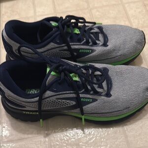 Brooks Trace Men's Athletic Shoes in Gray Navy LP and Neon Green 8.5